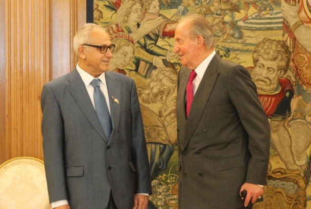 Don Juan Carlos junto al Presidente del Consejo de la Comunidad Sefardí de Jerusalén, Abraham Haim